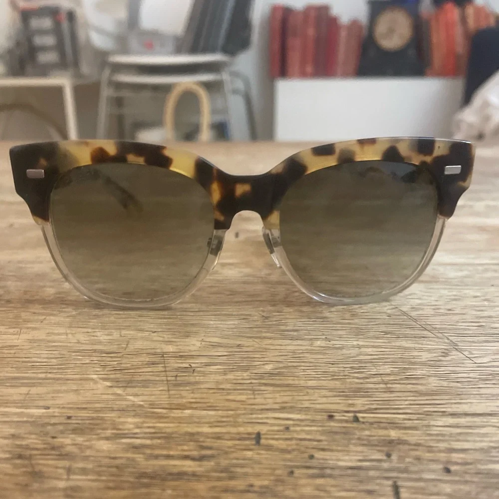 Gucci stylish women